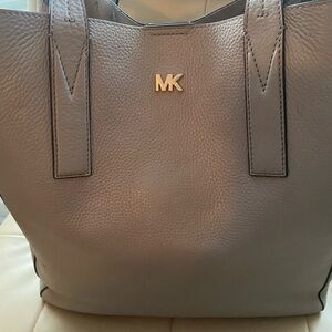 Michael Kors Pearl Grey Junie Large Pebble Tote 30T8TX5T3L